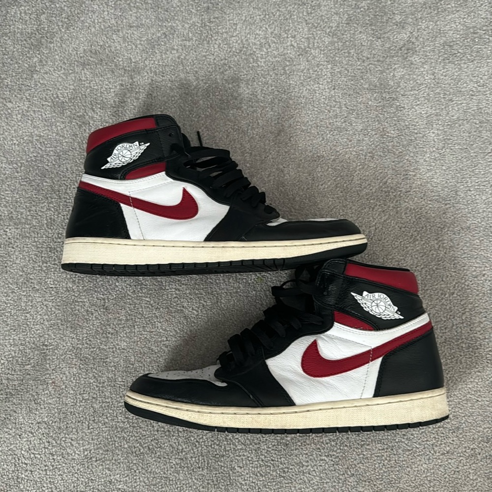 Air Jordan 1 high gym red